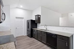 101 Soapstone Dr, Jarrell, TX 76537 - Photo 8