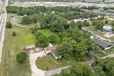 103 E Willis Street, Leander, TX 78641 - Photo 4