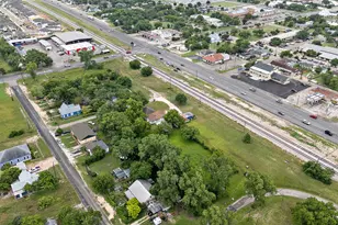 103 E Willis St, Leander, TX 78641 - Photo 6