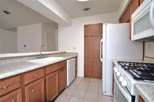 3839 Dry Creek Dr, Austin, TX 78731 - Photo 8