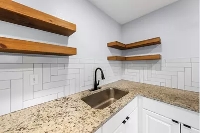 1627 W Thorain Boulevard, San Antonio, TX 78201 - Photo 14