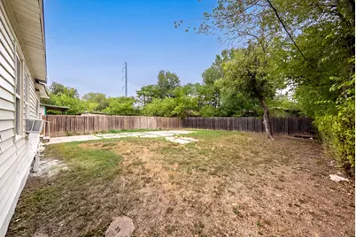 1627 W Thorain Boulevard, San Antonio, TX 78201 - Photo 32