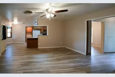 1418 NE 7th Street, Smithville, TX 78957 - Photo 14