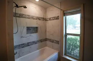1418 NE 7th St, Smithville, TX 78957 - Photo 8