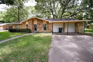 1418 NE 7th St, Smithville, TX 78957 - Photo 1