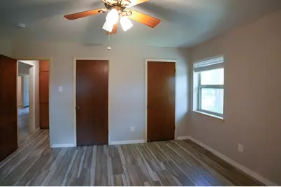 1418 NE 7th Street, Smithville, TX 78957 - Photo 16