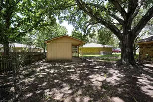 1418 NE 7th St, Smithville, TX 78957 - Photo 18