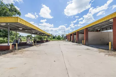 621 W Travis Street, La Grange, TX 78945 - Photo 2