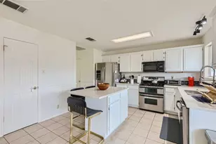 500 Hawthorne Ln, Round Rock, TX 78664 - Photo 10