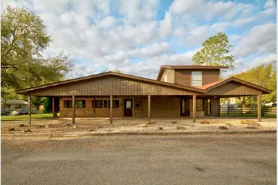 102 Rivercrest Street, Luling, TX 78648 - Photo 1