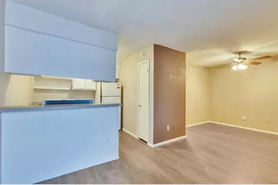 400 W 34th Street #104, Austin, TX 78705 - Photo 6