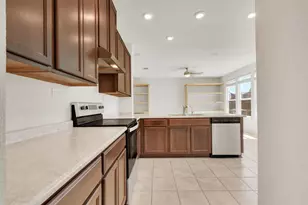 401 Briarfield Dr, Seguin, TX 78155 - Photo 10