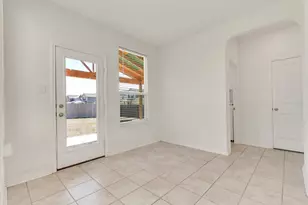 401 Briarfield Dr, Seguin, TX 78155 - Photo 12