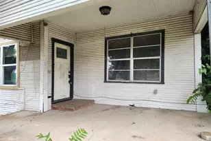 123 E Davis St, Luling, TX 78648 - Photo 6