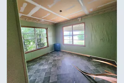 123 E Davis Street, Luling, TX 78648 - Photo 10