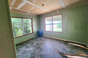 123 E Davis St, Luling, TX 78648 - Photo 10