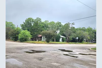 123 E Davis Street, Luling, TX 78648 - Photo 14