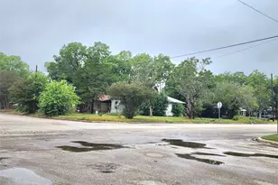 123 E Davis St, Luling, TX 78648 - Photo 14