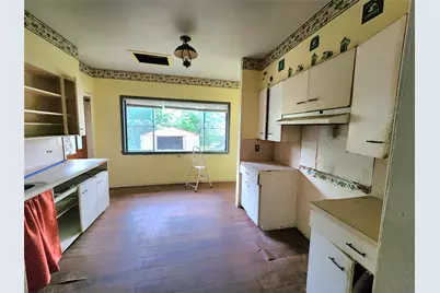 123 E Davis Street, Luling, TX 78648 - Photo 12