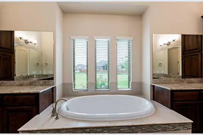 135 Gabriel Vista E, Georgetown, TX 78633 - Photo 12