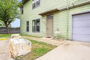 1201 Grove Blvd, Austin, TX 78741 - Photo 2