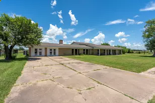 3345 E Austin St, Giddings, TX 78942 - Photo 38