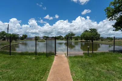 3345 E Austin Street, Giddings, TX 78942 - Photo 32