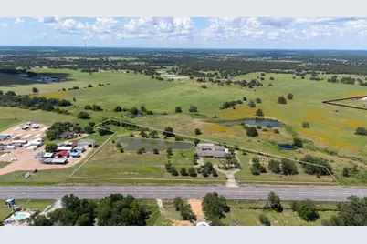 3345 E Austin Street, Giddings, TX 78942 - Photo 2