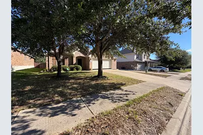 2316 Dovetail Street, Pflugerville, TX 78660 - Photo 2