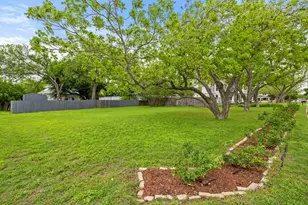 819 Hackberry St, Taylor, TX 76574 - Photo 38
