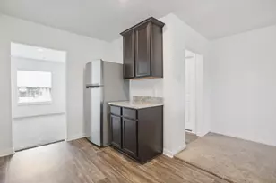 517 Riverdale Dr, Jarrell, TX 76537 - Photo 6