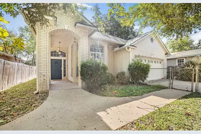 409 E Austin Avenue, Round Rock, TX 78664 - Photo 6