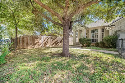 409 E Austin Avenue, Round Rock, TX 78664 - Photo 4