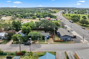 105 N Rhomberg St, Burnet, TX 78611 - Photo 2