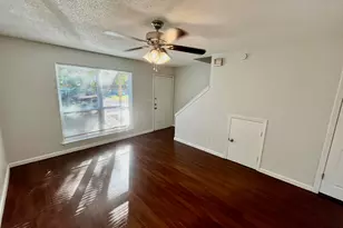 122 Hillside Dr, Elgin, TX 78621 - Photo 2