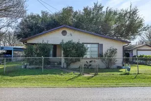 213 Cherry Dr, Lexington, TX 78947 - Photo 2