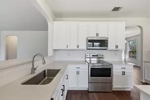 380 Apricot Dr, Kyle, TX 78640 - Photo 10