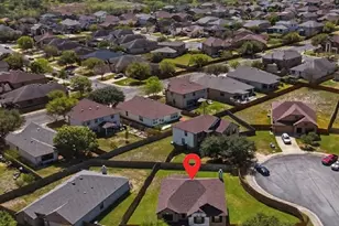 380 Apricot Dr, Kyle, TX 78640 - Photo 2