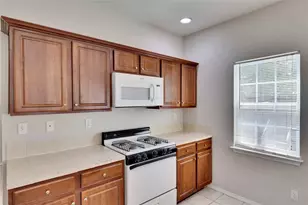 2201 E 18th St, Austin, TX 78702 - Photo 6