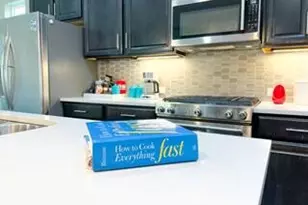 807 E 16th St, Austin, TX 78702 - Photo 8