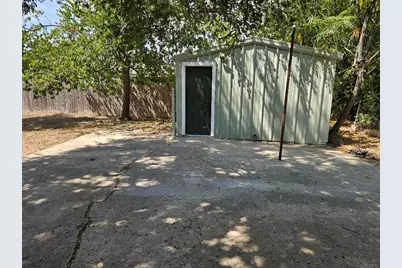 304 W Metcalfe Street, Hutto, TX 78634 - Photo 10