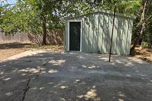 304 W Metcalfe St, Hutto, TX 78634 - Photo 10