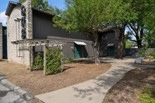 608 Franklin Blvd, Austin, TX 78751 - Photo 2