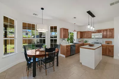 806 Mountain View Drive, Pflugerville, TX 78660 - Photo 8