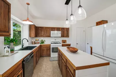 806 Mountain View Drive, Pflugerville, TX 78660 - Photo 6