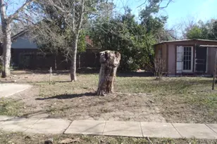 652 Fir Ln, Lockhart, TX 78644 - Photo 4