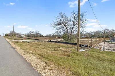 328 La Selva Drive, Elgin, TX 78621 - Photo 6