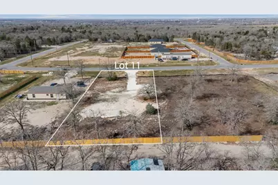 328 La Selva Drive, Elgin, TX 78621 - Photo 4