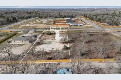 328 La Selva Drive, Elgin, TX 78621 - Photo 4