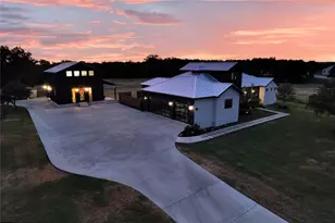 150 Wandering Oak Cir, Burnet, TX 78611 - Photo 2